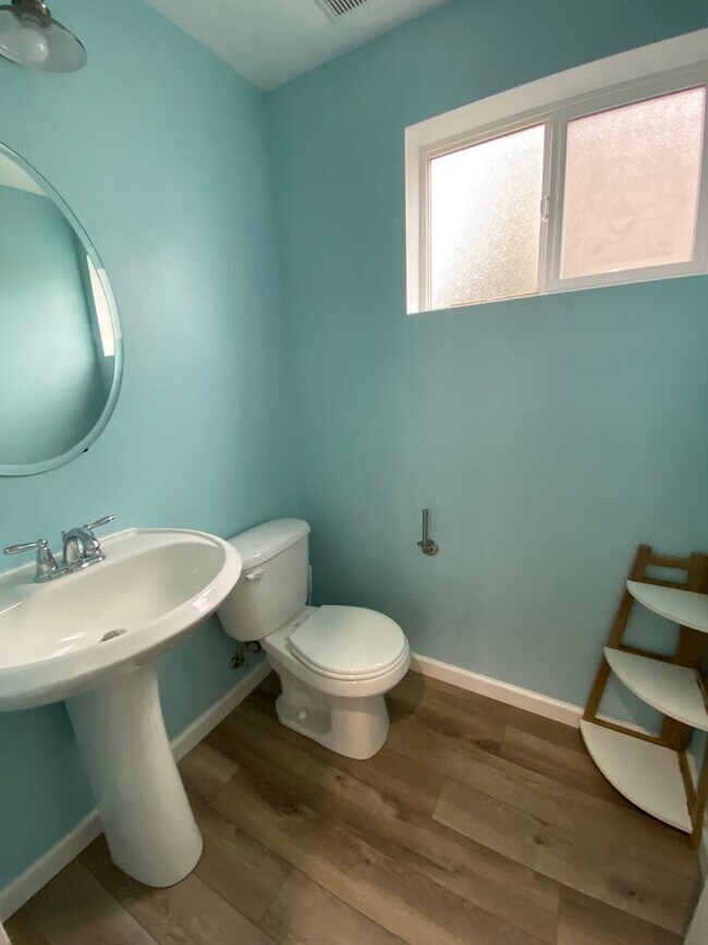 Building Photo - Pride of Ownership in this 3 BDRM, 2.5 BAT...