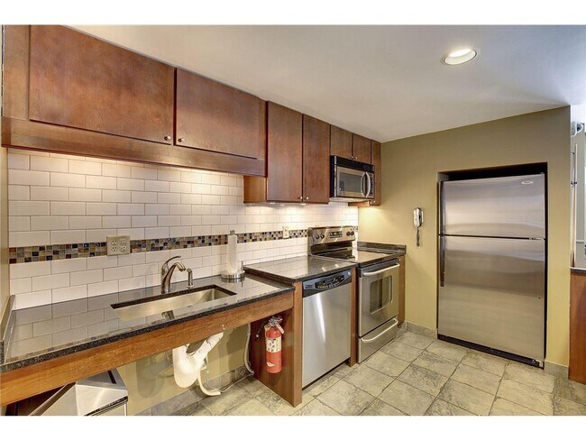 Building Photo - 401 S 1st St