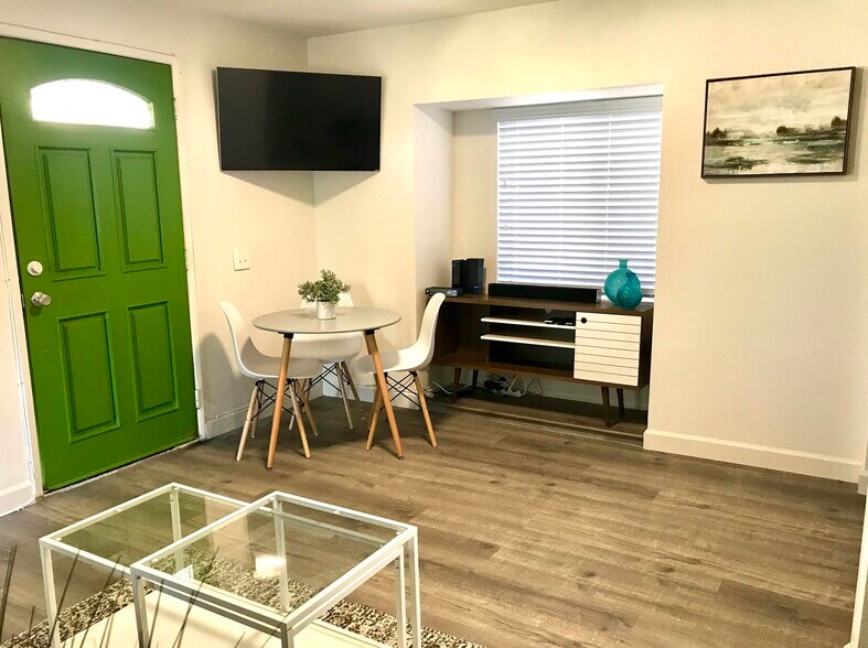 Building Photo - 2414 N Alvarado St