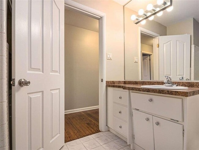 Building Photo - 3590 Cloudland Dr