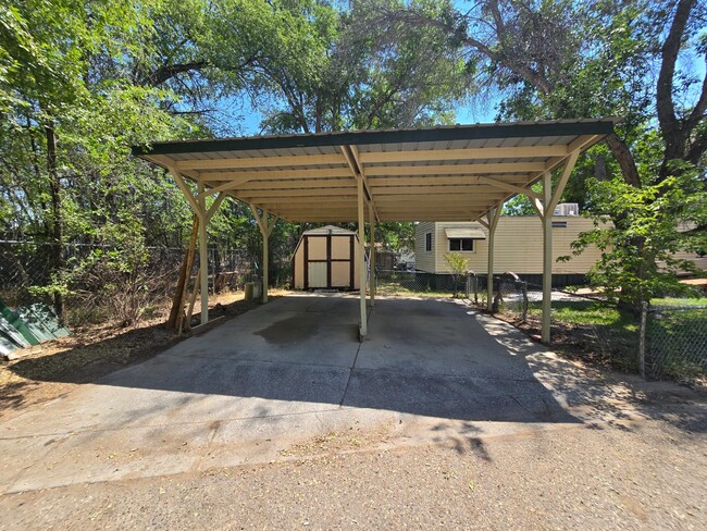 Building Photo - 825 E Ottley Ave