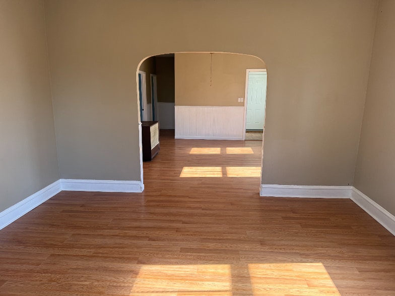 Building Photo - 538 Alden St