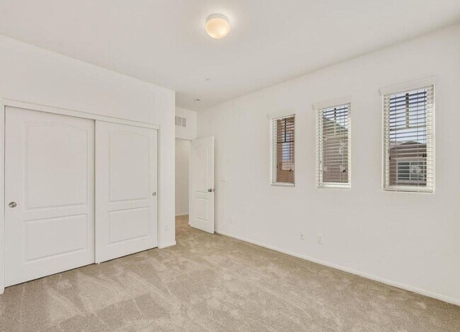 Building Photo - 614 Taliput Palm Pl