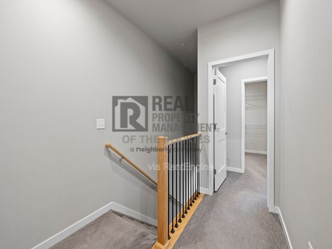 Building Photo - 744 Wagon Trail Rd