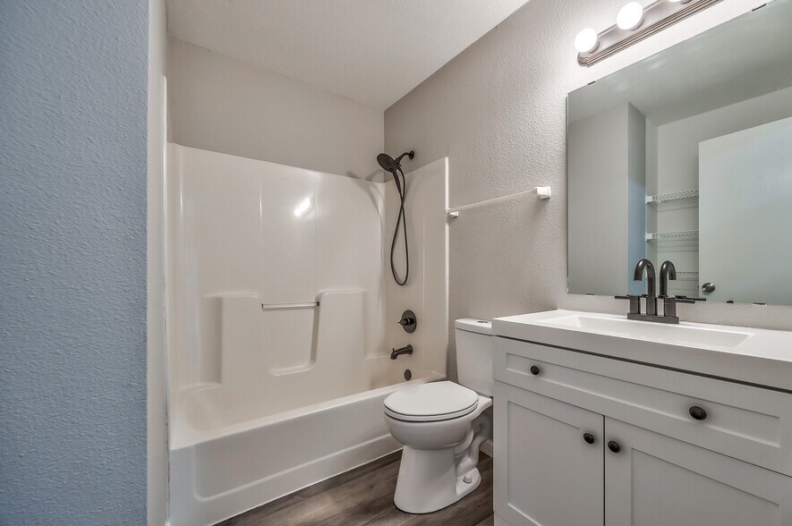 Building Photo - 1489 E 120th St