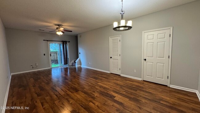 Building Photo - 771 Scrub Jay Dr