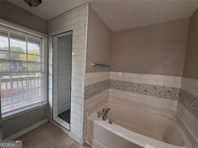 Building Photo - 1812 Lakewood Ave SE