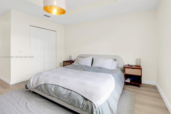 Building Photo - 742 NE 90th St