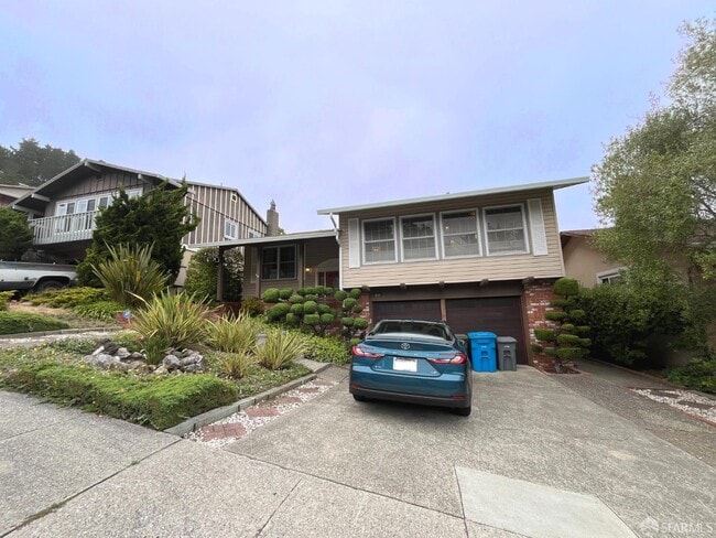 Building Photo - 1032 Everglades Dr