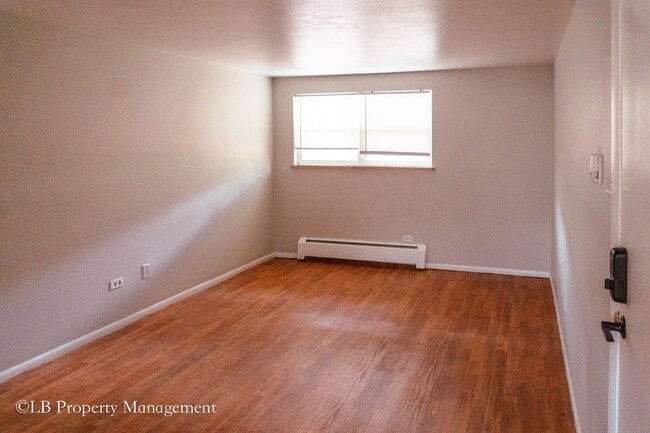 Building Photo - 2396 S Linden Ct