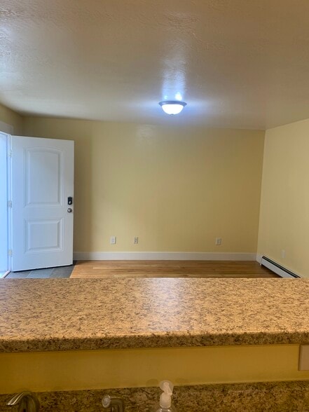 Building Photo - 316 W Broadway St