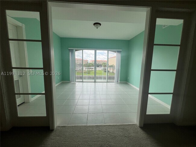 Building Photo - 5 FL-5