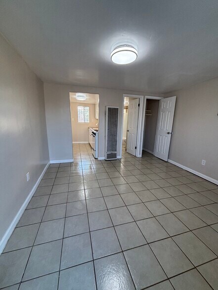 Primary Photo - 304 Clyde St