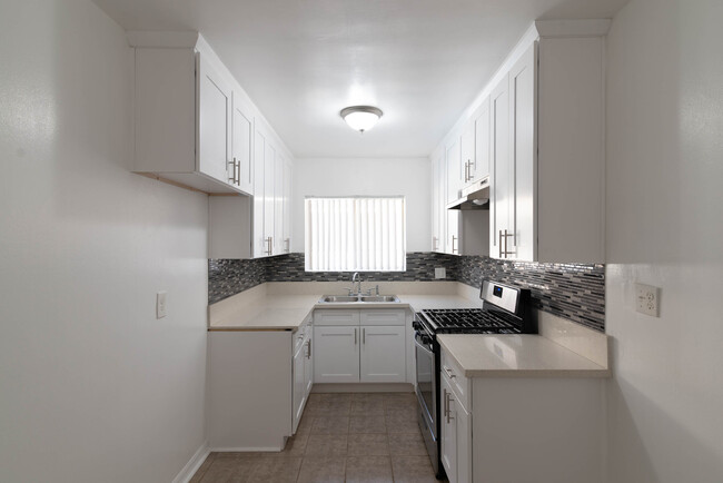 Kitchen - 9215 - Sepulveda Apts