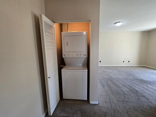 Building Photo - CANYON CREST CONDO