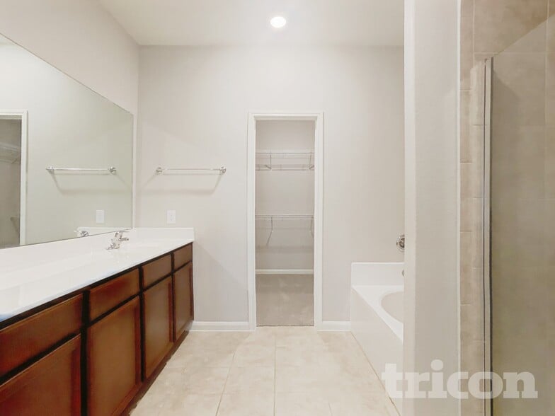 Building Photo - 216 Elm Patch Dr