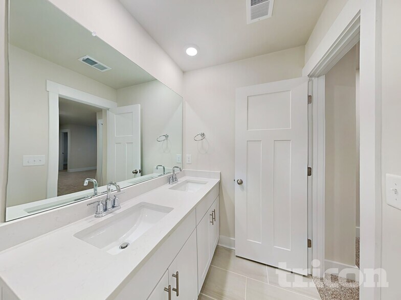 Building Photo - 300 Allenby Ln