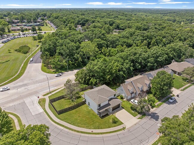Building Photo - 3201 Crestwood Ln