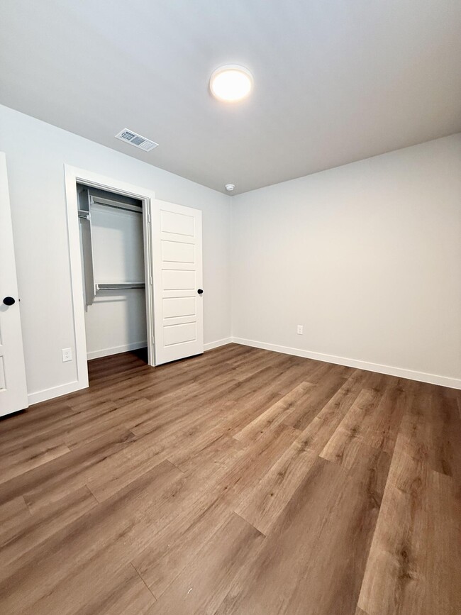 Building Photo - 2119 Langford Ave