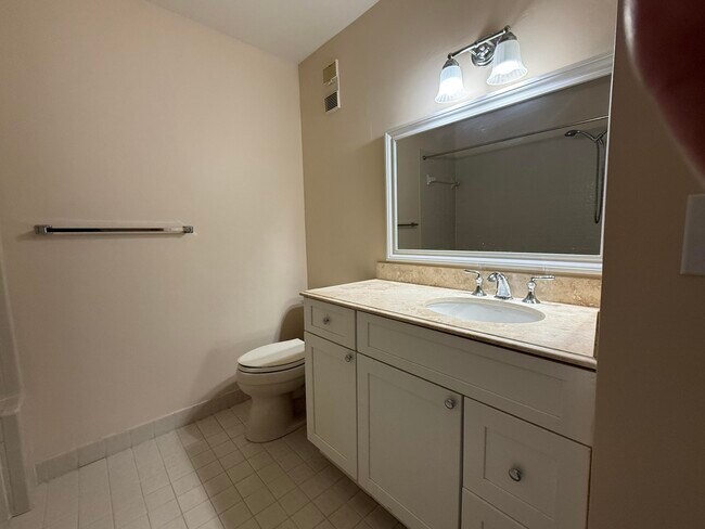 Building Photo - 717 Windermere Way