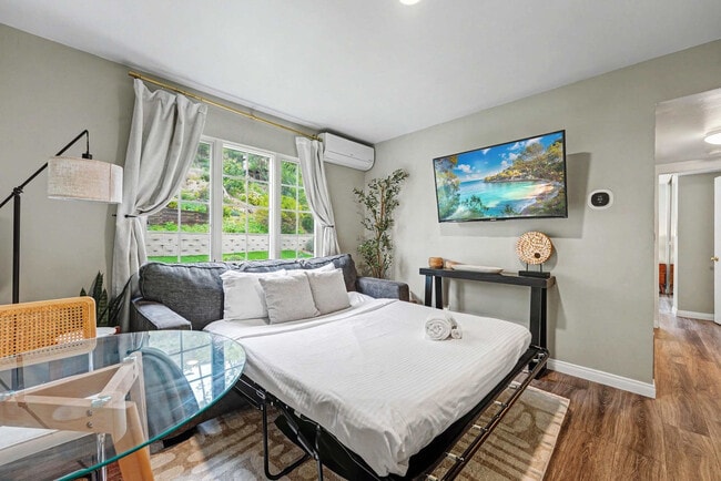 Building Photo - 4646 Robbins St