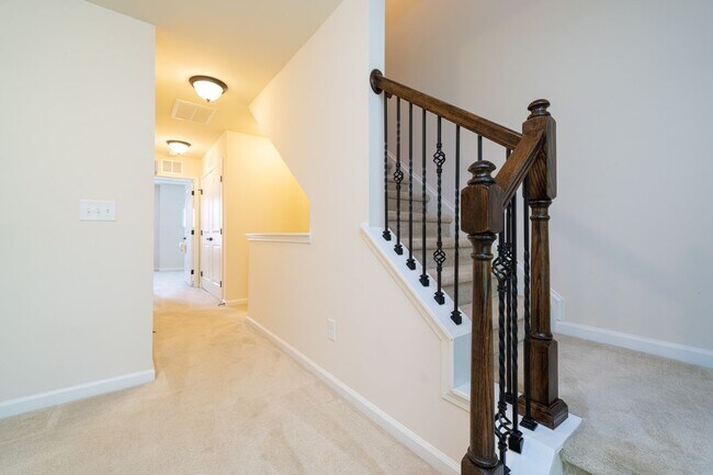 Building Photo - 2 Bedroom, 2.5 Bath Townhome w/ Loft and S...