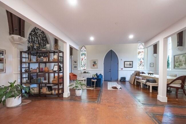 Building Photo - Newbold Square Church