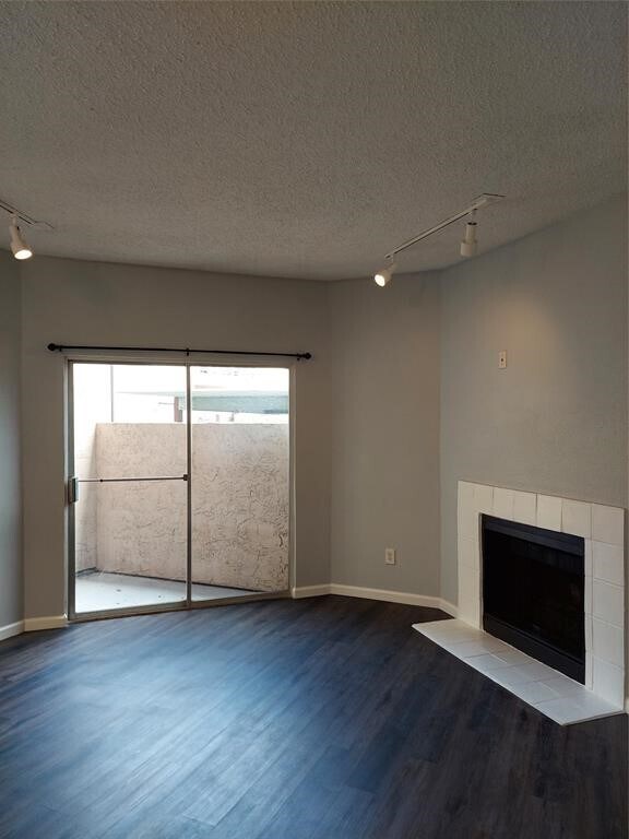 Building Photo - 10855 Meadowglen Ln