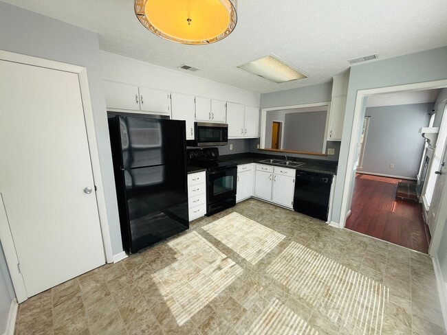 Building Photo - 7060 Candlewood Dr