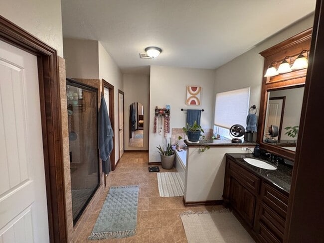 Building Photo - 3 bed plus office , 3 car garage with storm shelter, shop with electric and covered patio in Moor...