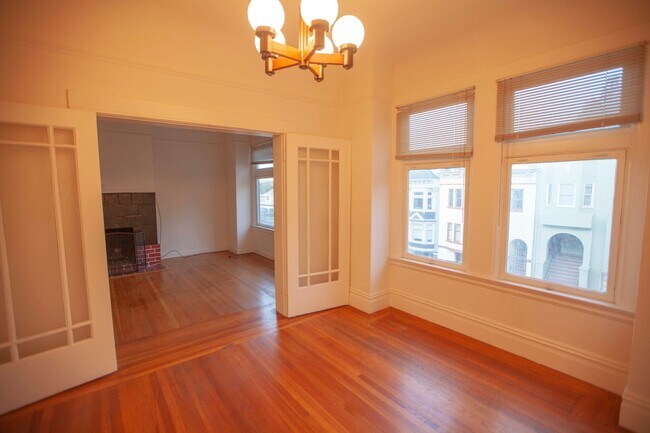 Building Photo - 128