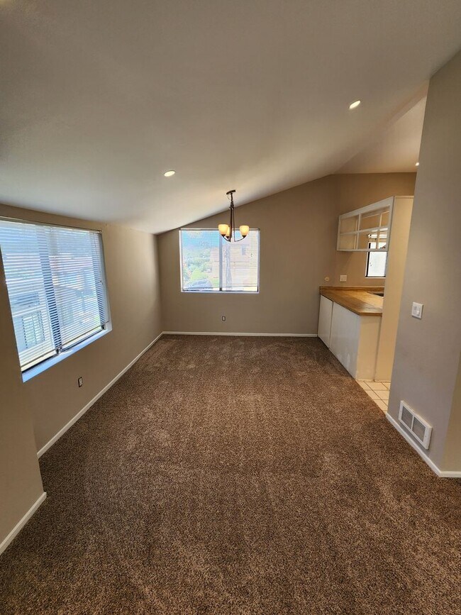 Building Photo - 2 Bedroom Condo in UTC with Garage