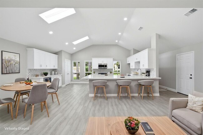 Building Photo - 2603 Baycrest Dr