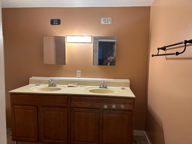 Building Photo - 662 Bailey Dr