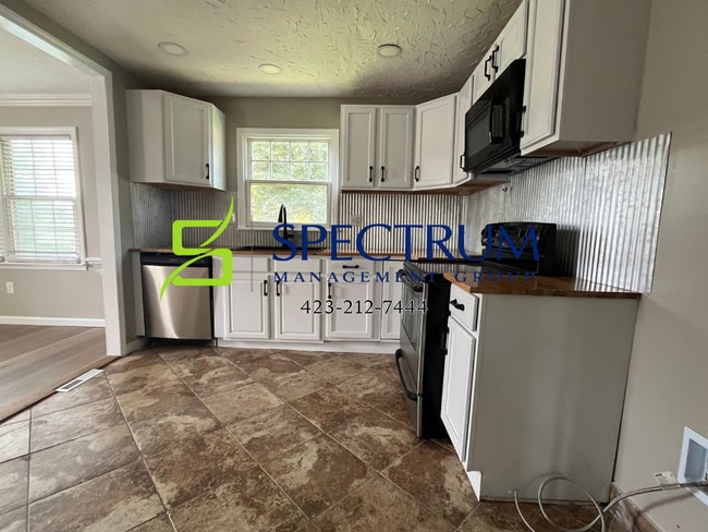 Building Photo - 723 White Oak Cir