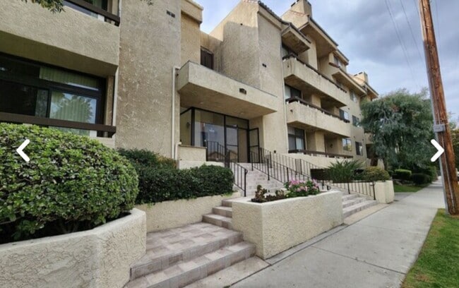 Building Photo - 5237 Newcastle Ave