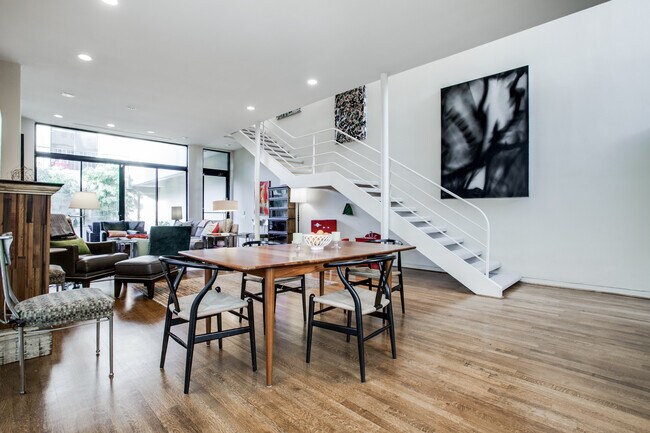 Building Photo - 4114 Normandy Ave