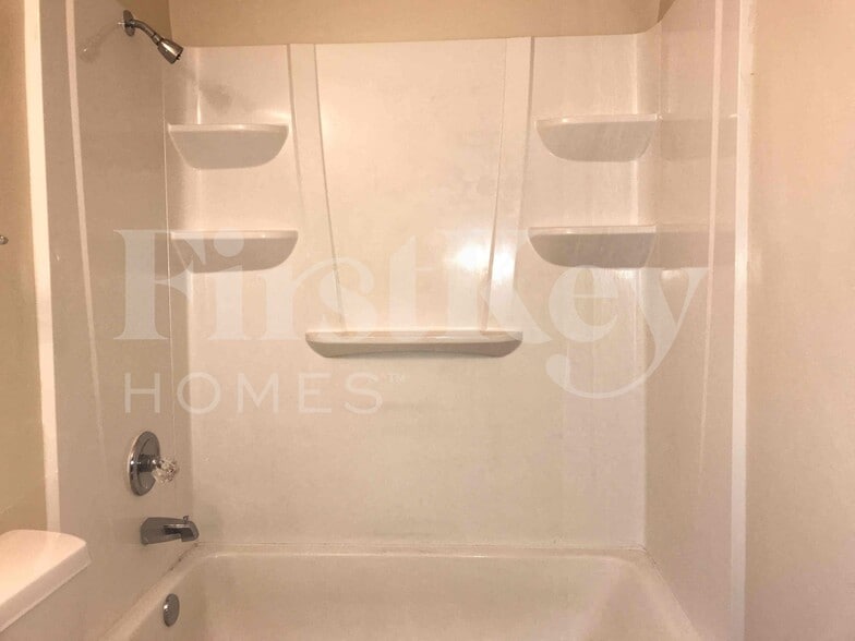 Building Photo - 3926 Oak Branch Cir W