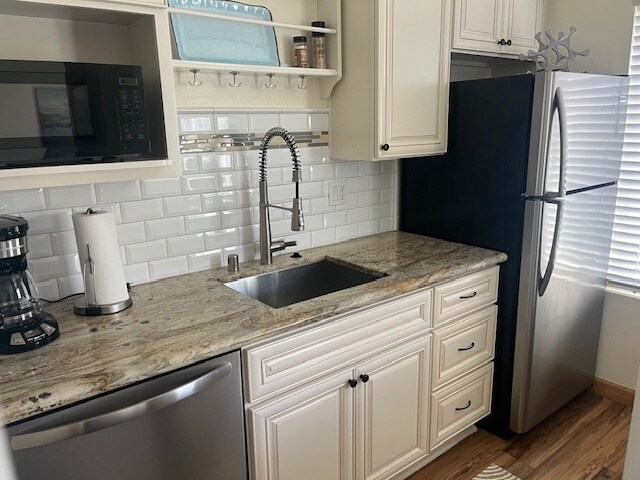 Kitchen with dishwasher - 6780 Friars Rd