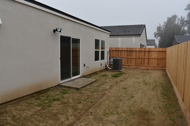 Building Photo - 4472 N San Miguel Ave