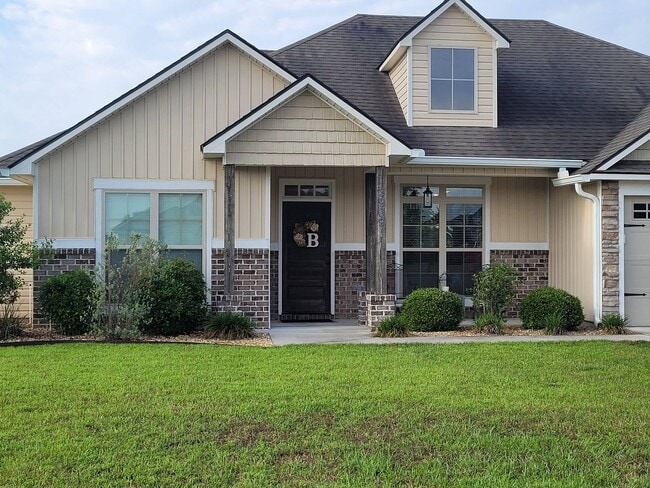Building Photo - Beautiful 4BD/2BA Home with Screened Patio...