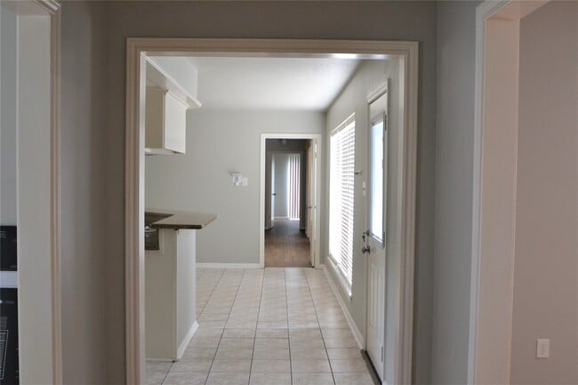 Building Photo - 15927 Tumbling Rapids Dr