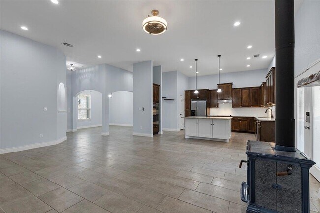 Building Photo - 127 Medlar Dr