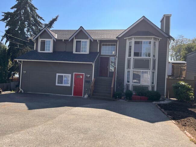 Primary Photo - 4611 S Mead St