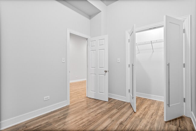 Building Photo - 1528 N Ashland Ave