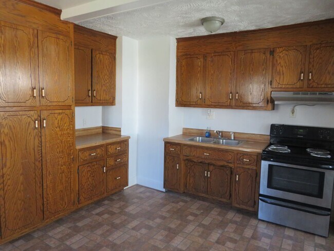 Building Photo - Colonial Heights