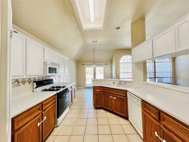 Building Photo - 8512 Hillrock Dr
