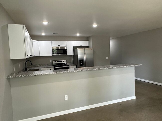 Building Photo - 120-122 S Pearl Duplex