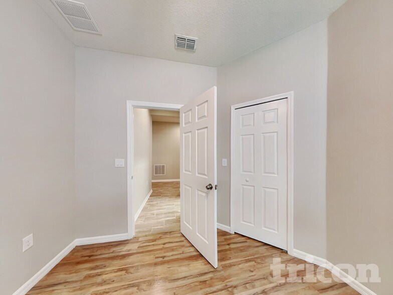 Building Photo - 2361 Sanderling St