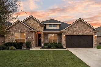 Building Photo - 1313 Benavites Dr